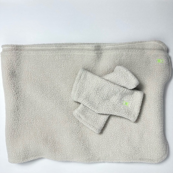 🧣🧤 Dudley Stephens Sherpa Larkspur Scarf & Glove Set – Oatmeal - Picture 4 of 15